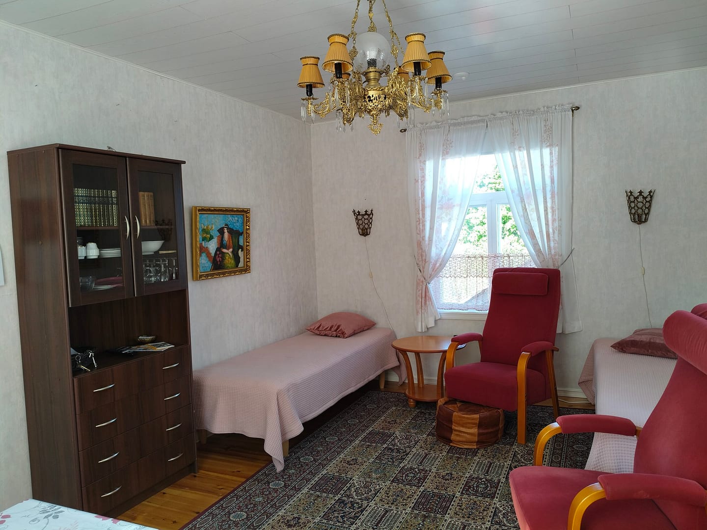 Kuva Pihatalon Ankkurin huoneesta.